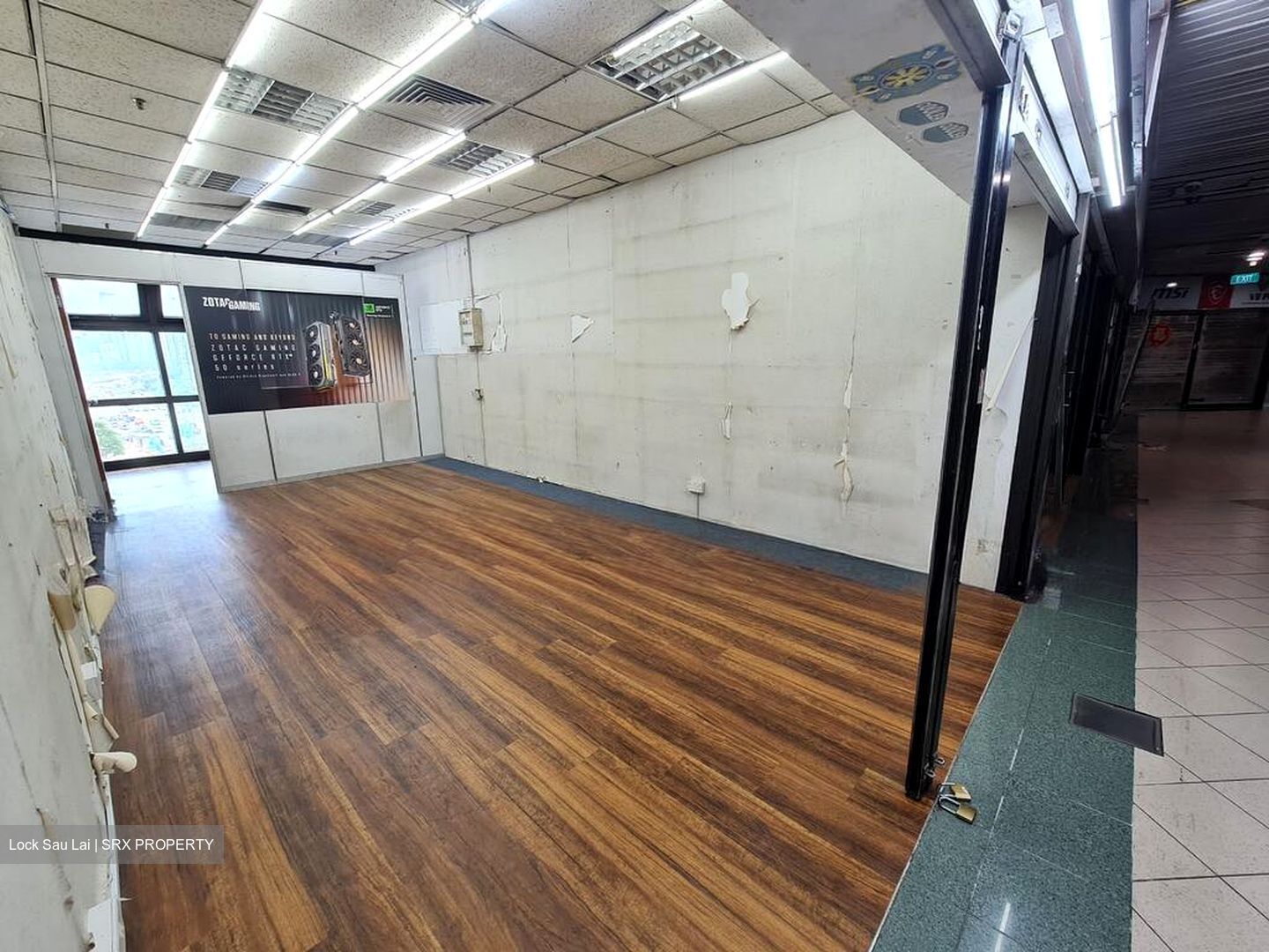 Sim Lim Square (D7), Shop House #517370011